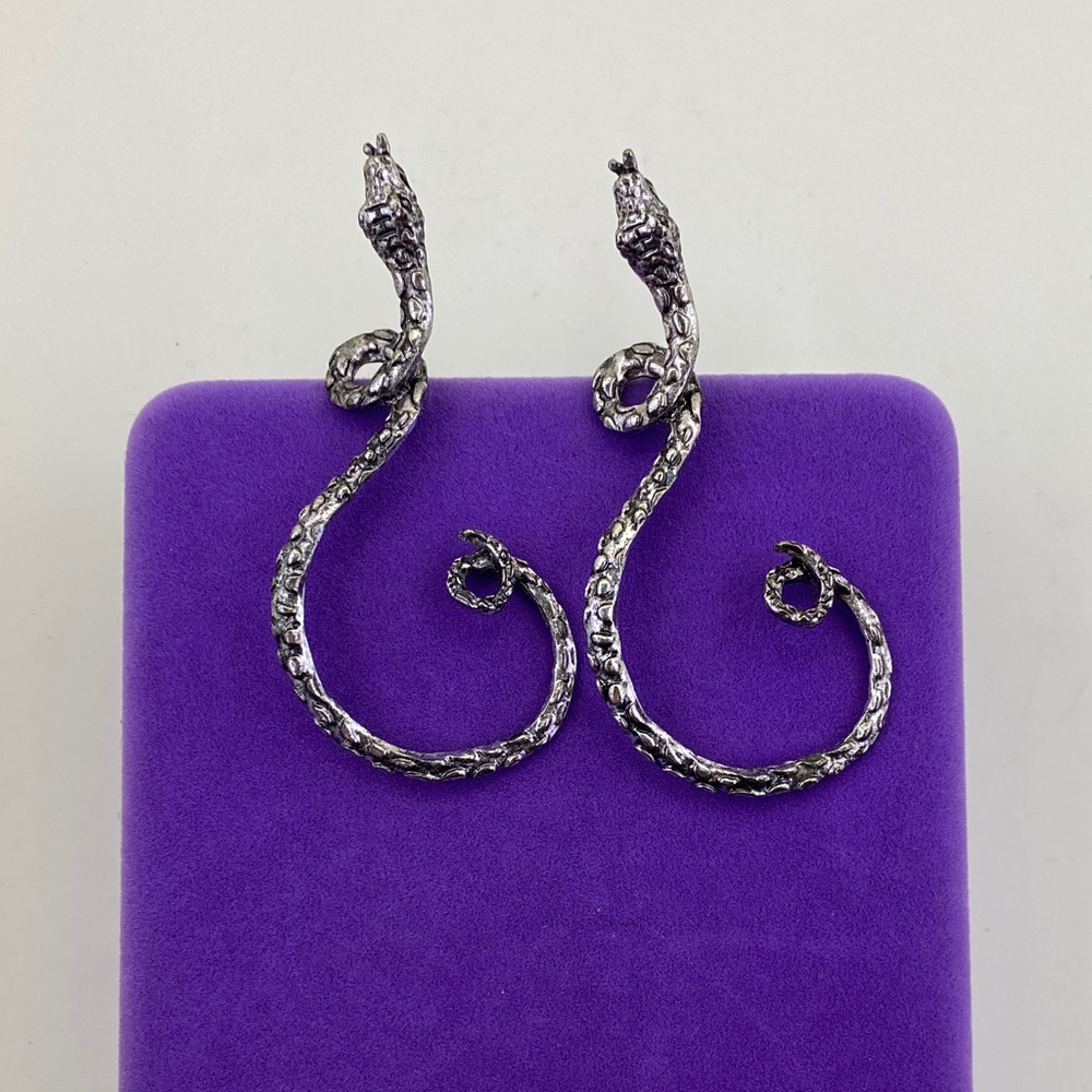 💛 Classic Gunmetal Midnight Serpent Earrings | Gothic Rebellious Luxe